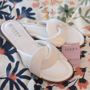 NWT Serra Women's White Sandals - 8
